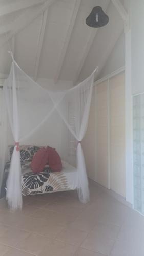 Postel nebo postele na pokoji v ubytování Chez Lyly et Lolo, logement indépendant chez l'habitant
