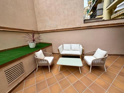 Afbeelding uit fotogalerij van Private terrace 1BR apt - 4min walk to the beach in Pineda de Mar