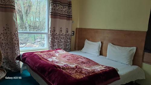 Кровать или кровати в номере Al-Ayaan Guest House