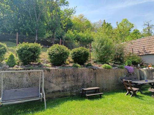 a garden with a picnic table and a bench at Chalupa pod hradom Branč in Podbranč