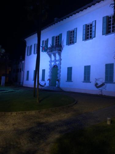 a white building with a door at night at Casa Ninou in Domaso