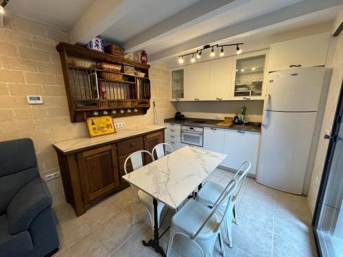 Una cocina o cocineta en El Niu de Claravalls