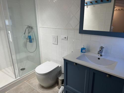 Un baño de El Niu de Claravalls