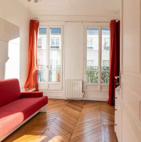 Heart of Paris Haussman apartment quiet & balcony
