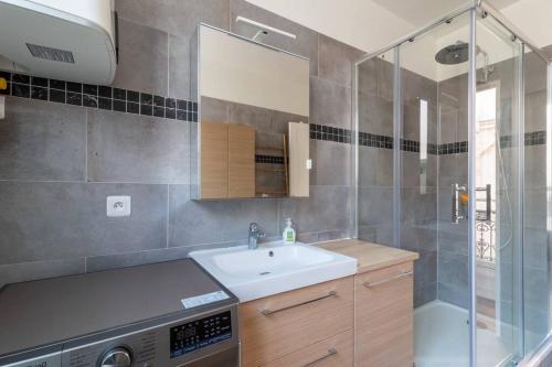 Photo de la galerie de l'établissement Heart of Paris Haussman apartment quiet & balcony, à Paris