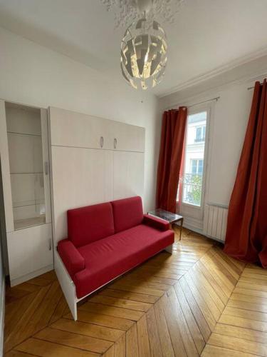 Photo de la galerie de l'établissement Heart of Paris Haussman apartment quiet & balcony, à Paris