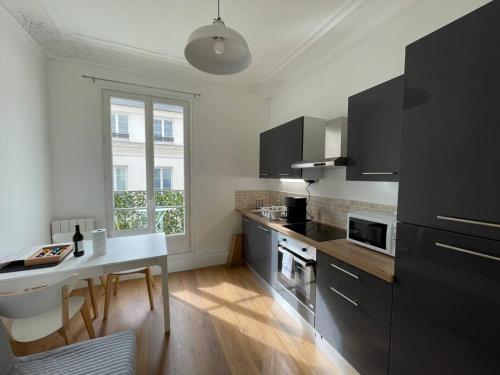 Heart of Paris Haussman apartment quiet & balcony