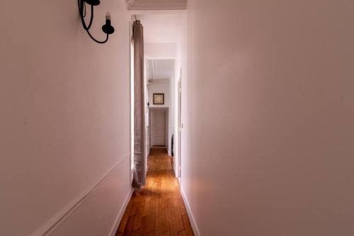 Heart of Paris Haussman apartment quiet & balcony