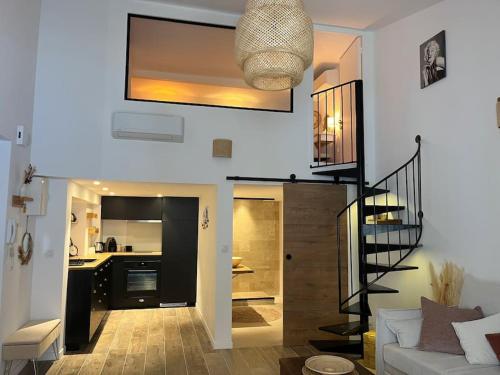 Duplex chaleureux et élégant à deux pas de la mer