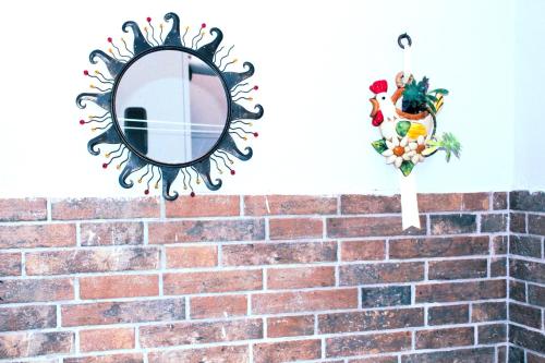a mirror on top of a brick wall at La Terrazza sul Tempio in Brindisi