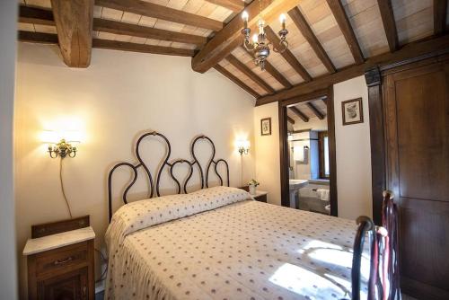 a bedroom with a large bed in a room at Casale Il Mulino con piscina Viterbo Bagnoregio in Celleno