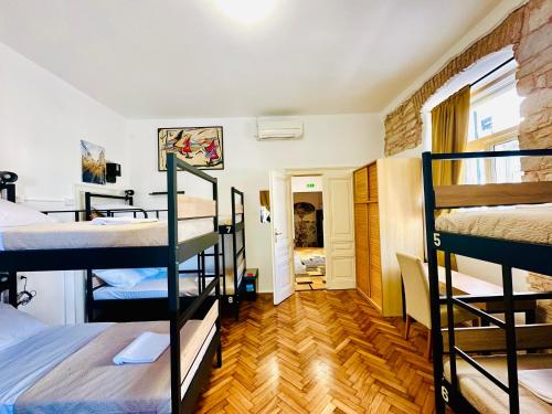 Postel nebo postele na pokoji v ubytování HOSTEL ART & JOY