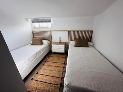 En eller flere senge i et værelse på Salles Beach Duplex Apartamento 45