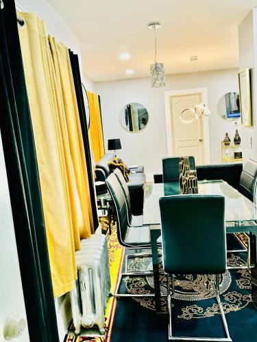 Χώρος καθιστικού στο fearlessrose vacation Rental 198