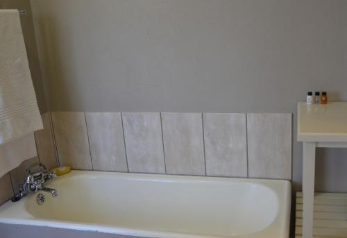 Un baño de By The Way Guesthouse