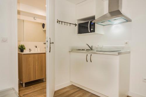 Kuchyňa alebo kuchynka v ubytovaní Appartement à Paris-Créteil 25m2 près métro 8 mn