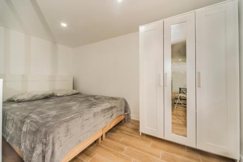 Posteľ alebo postele v izbe v ubytovaní Appartement à Paris-Créteil 25m2 près métro 8 mn