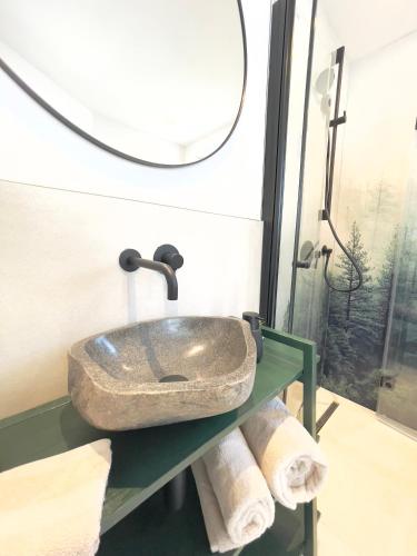 a bathroom with a sink and a mirror at Tiny House Wettelsheim in Treuchtlingen
