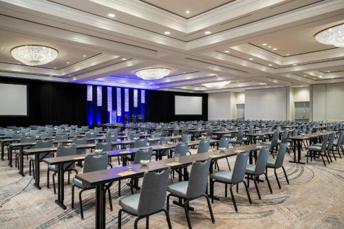 Бизнес-центр и/или конференц-зал в Marriott Long Beach Downtown