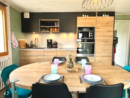 Kuchyňa alebo kuchynka v ubytovaní Appartement 4-6 personnes, vue lac