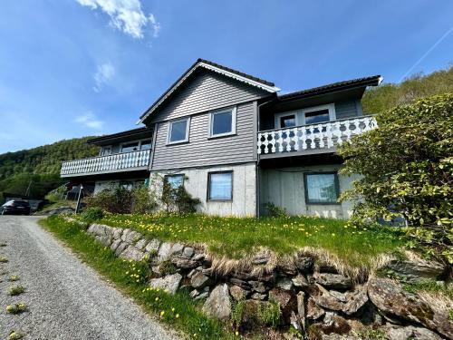 a house on the side of a road at Magnar in Etnesjøen