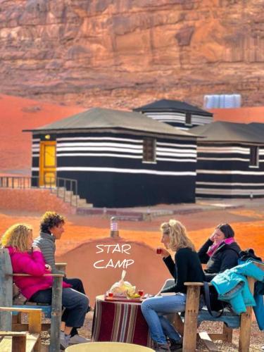 Επισκέπτες που μένουν στο STAR CAMP & WiTH TOR