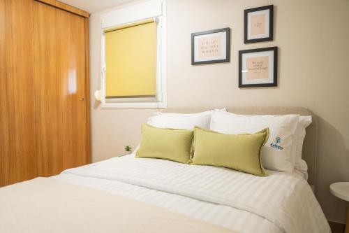 Letto o letti in una camera di Kaléstia