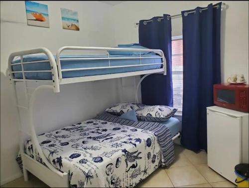 Postel nebo postele na pokoji v ubytování B3 Best Value on Private Bedroom with Private Bathroom in Little Havana, Miami