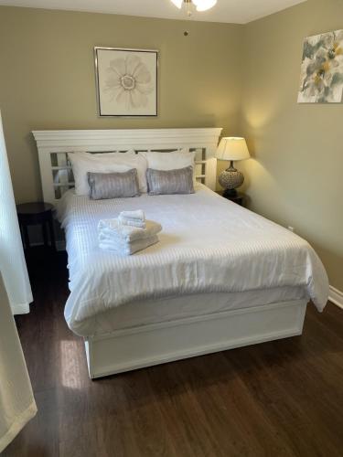 Fotografie z fotogalerie ubytování Peaceful Residence on Palmer Ave - Close to the Falls & Complimentary Breakfast Delivered Daily to the Rental v destinaci Niagara Falls