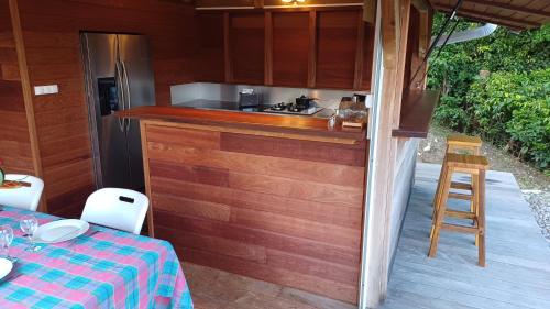 Kuchyň nebo kuchyňský kout v ubytování Chez Lyly et Lolo, logement indépendant chez l'habitant
