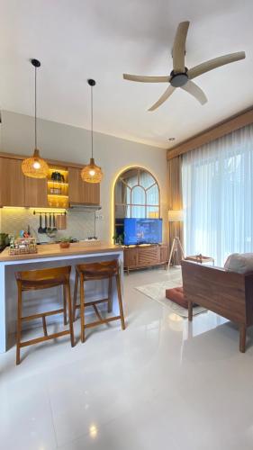 Η κουζίνα ή μικρή κουζίνα στο Kallea Villas