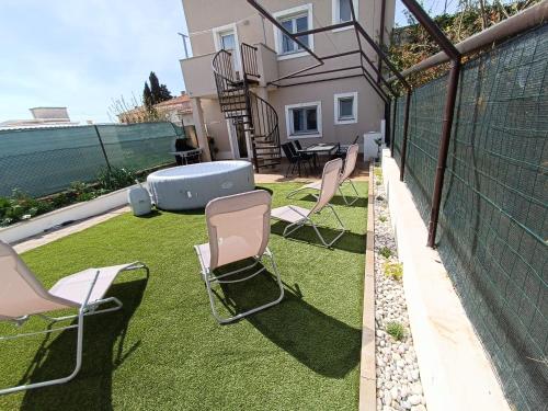 Apartman L&V sa dvorištem i hidromasažnim bazenom