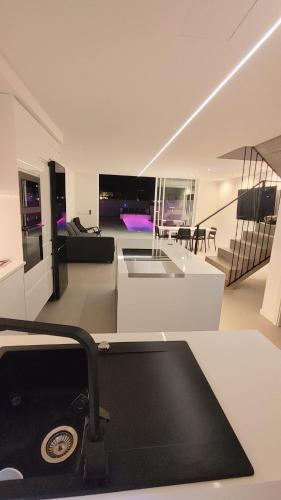 Sun Sea villa-heated pool