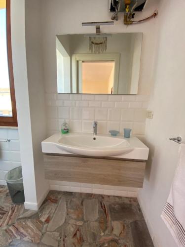 a bathroom with a sink and a mirror at L'alloggio del Bon Vivant in Pontedera