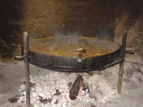a large pot filled with water on top of a stove at Kiritina´s House Homestay in El Calafate
