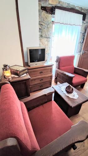 Μια τηλεόραση ή/και κέντρο ψυχαγωγίας στο Peaceful Villa Ida&Mirko in nature with private pool