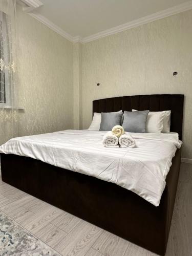 - une chambre avec un lit et 2 plaques de cuisson dans l'établissement Отау сити, à Kamennaya Balka