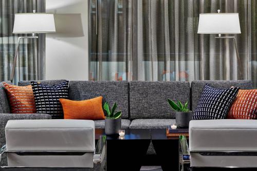 Χώρος καθιστικού στο AC Hotel by Marriott Tuscaloosa Downtown