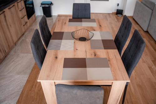 Una cocina o cocineta en Darki Apartments 4 - Very Central 100 Square Meters,Two Bedrooms,Free Parking