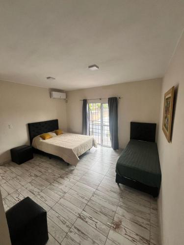 Postel nebo postele na pokoji v ubytování Tempo Suites