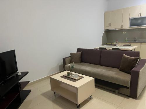 Gambar di galeri bagi Apartments Sadiku with sea view di Sarandë