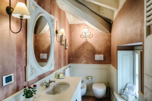 a bathroom with a sink and a toilet at Relais Villa Vittoria in Laglio