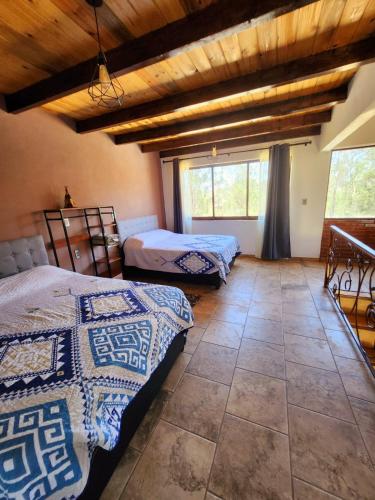 a bedroom with two beds in a room at Villa Lakota By Natut Huasca in Huasca de Ocampo