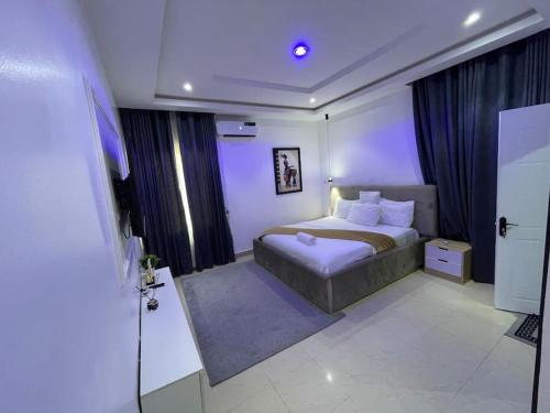 Postel nebo postele na pokoji v ubytování Luxury 3 bed in Parkview Estate