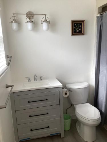 Bilik mandi di Beautiful Home in Burnaby (Metrotown Area)