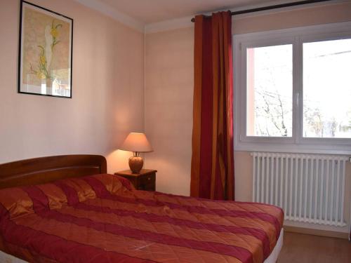 Ένα ή περισσότερα κρεβάτια σε δωμάτιο στο Appartement Font-Romeu-Odeillo-Via, 3 pièces, 4 personnes - FR-1-580-112