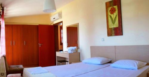 Katil atau katil-katil dalam bilik di Philoxenia Hotel & Studios