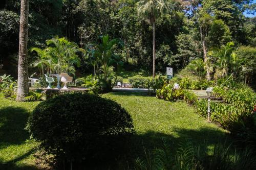 Ogród w obiekcie Chalé Shakti