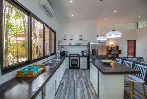 Dapur atau dapur kecil di Oceano 5 - Walk to the beach