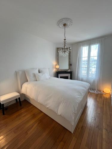 Paris Serenity Bedroom [Female guest only]